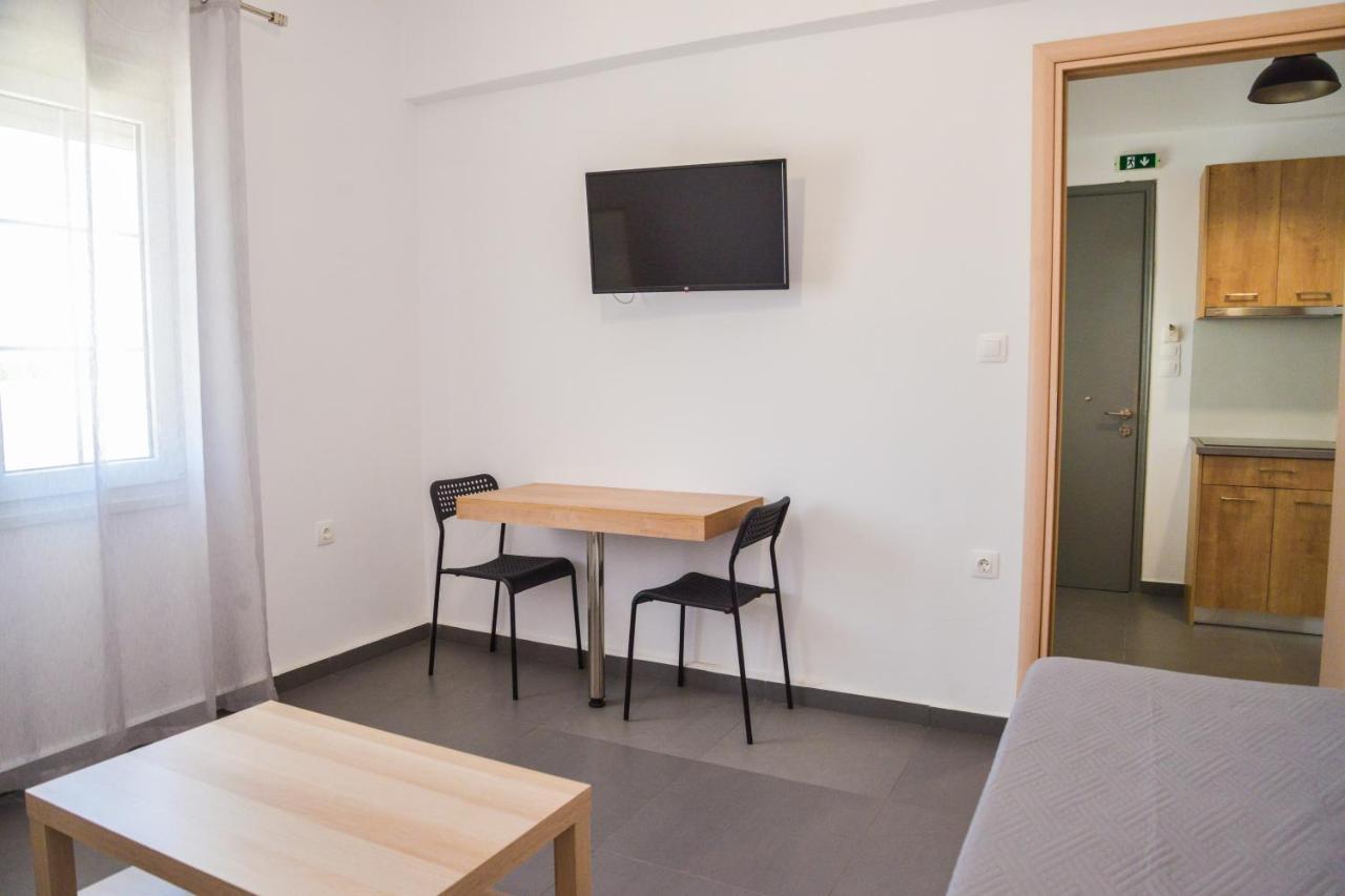 Tzoka'S Apartments 아다마스 외부 사진