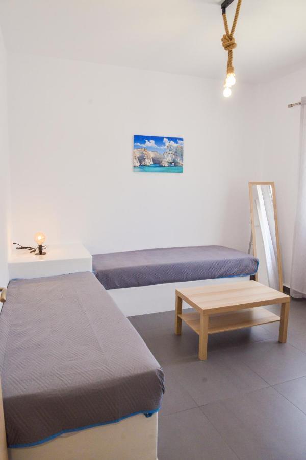 Tzoka'S Apartments 아다마스 외부 사진