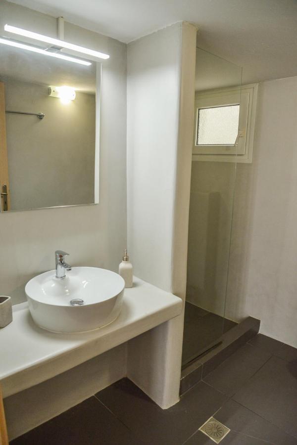 Tzoka'S Apartments 아다마스 외부 사진