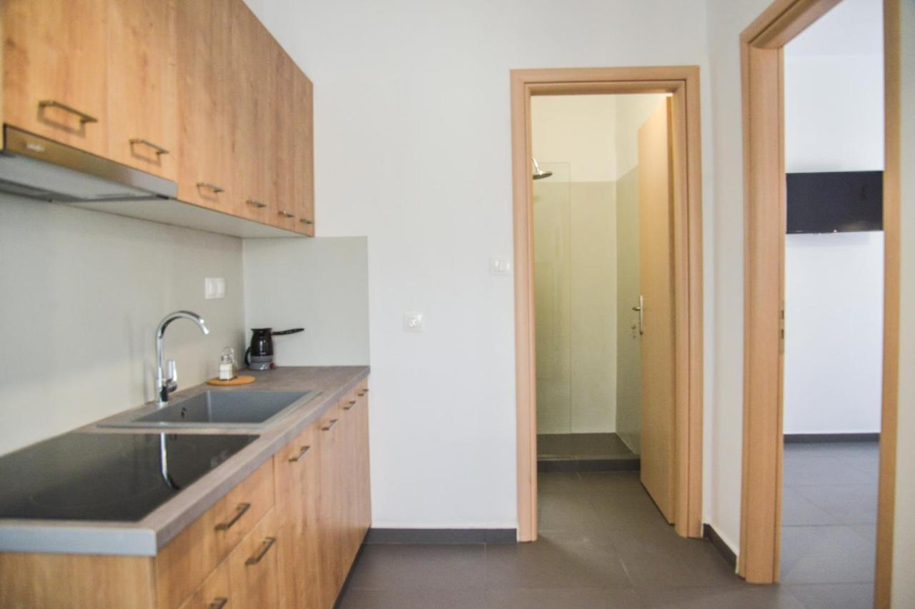 Tzoka'S Apartments 아다마스 외부 사진
